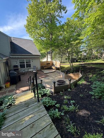 1023 OAK KNOLL DR, Harrisburg, PA 17111
