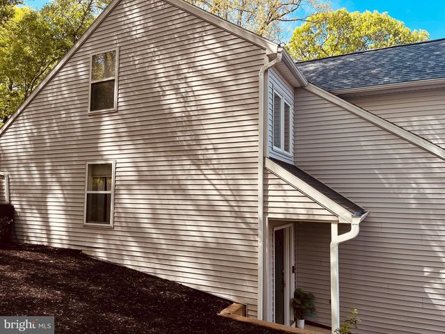 1023 OAK KNOLL DR, Harrisburg, PA 17111