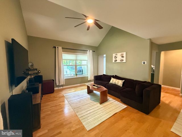 1023 OAK KNOLL DR, Harrisburg, PA 17111