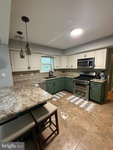 1023 OAK KNOLL DR, Harrisburg, PA 17111