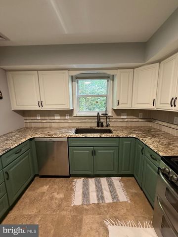 1023 OAK KNOLL DR, Harrisburg, PA 17111