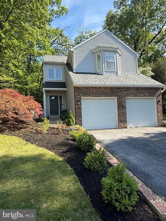 1023 OAK KNOLL DR, Harrisburg, PA 17111