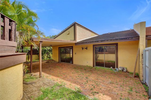 1051 NE 204th Ln, Miami, FL 33179