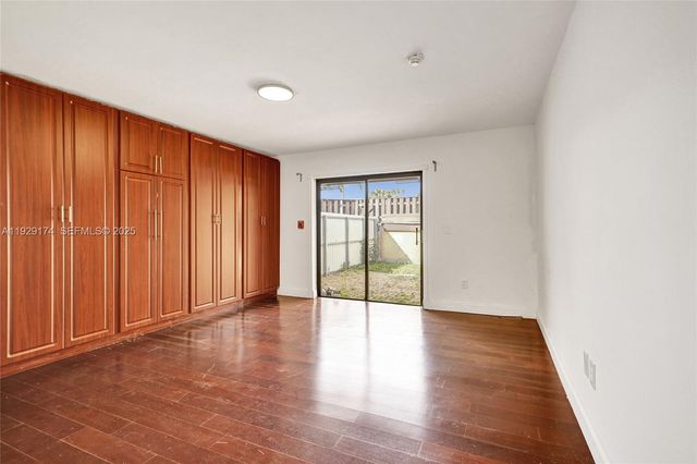 1051 NE 204th Ln, Miami, FL 33179