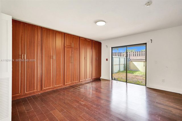 1051 NE 204th Ln, Miami, FL 33179