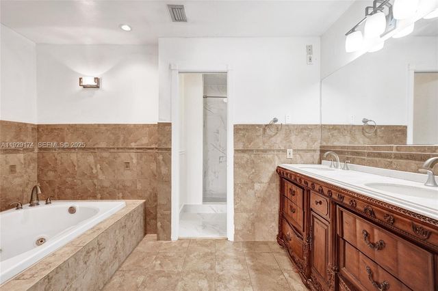 1051 NE 204th Ln, Miami, FL 33179