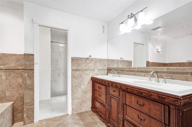 1051 NE 204th Ln, Miami, FL 33179