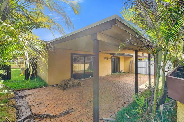 1051 NE 204th Ln, Miami, FL 33179