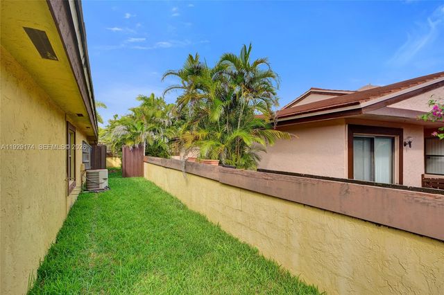 1051 NE 204th Ln, Miami, FL 33179