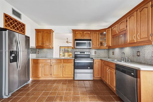 1051 NE 204th Ln, Miami, FL 33179