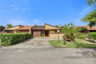 1051 NE 204th Ln, Miami, FL 33179