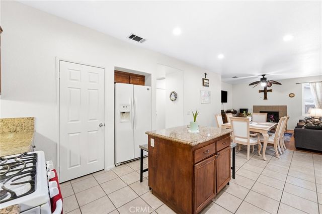 2822 Parksquare, Pomona, CA 91767