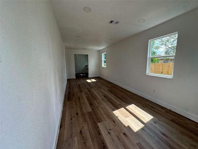 3910 Campbell Street, Houston, TX 77026