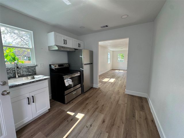3910 Campbell Street, Houston, TX 77026