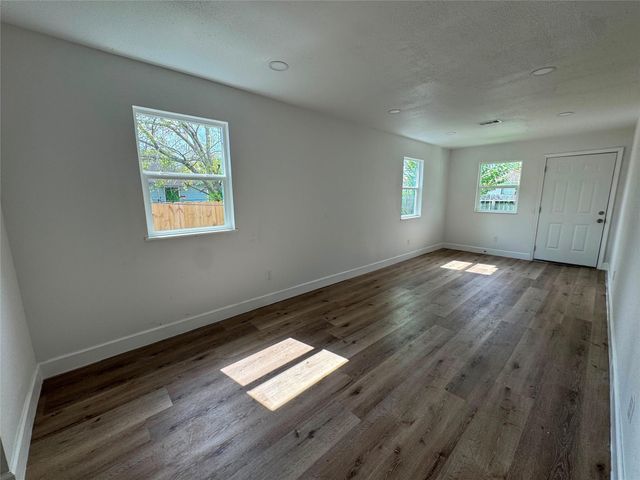 3910 Campbell Street, Houston, TX 77026