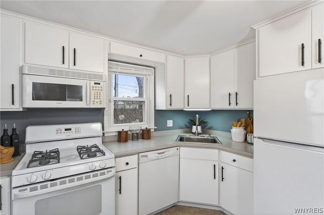 32 Parkside Court, Buffalo, NY 14214