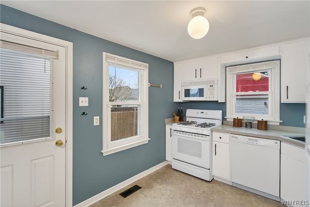 32 Parkside Court, Buffalo, NY 14214