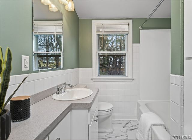 32 Parkside Court, Buffalo, NY 14214