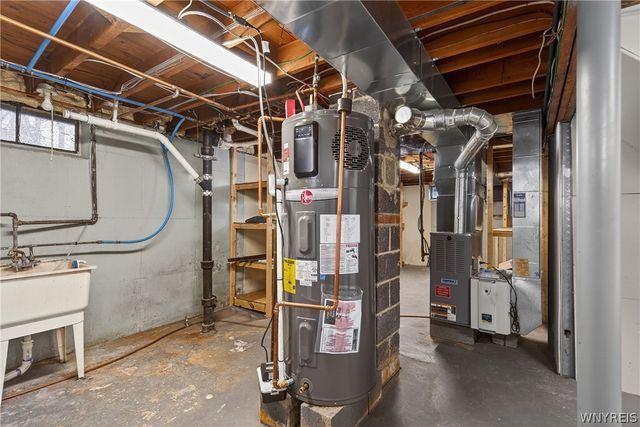 32 Parkside Court, Buffalo, NY 14214