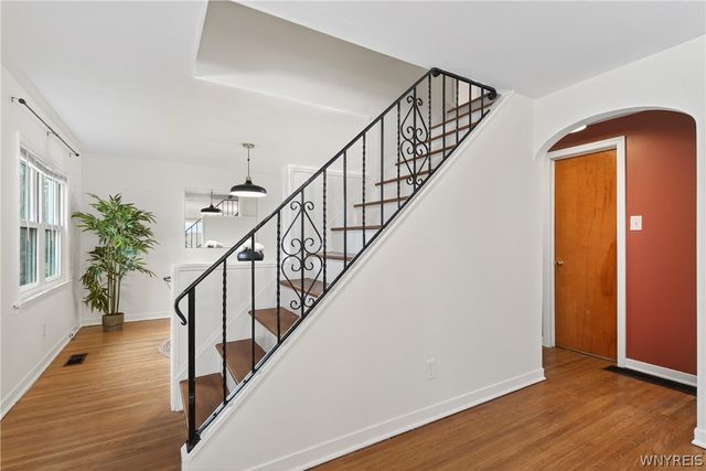 32 Parkside Court, Buffalo, NY 14214