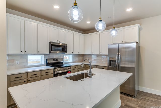 2150 PANIOLO DR, Boerne, TX 78006