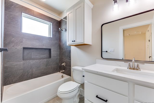 2150 PANIOLO DR, Boerne, TX 78006