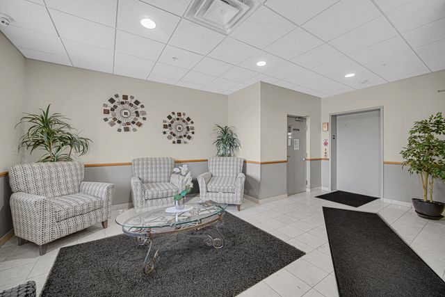 3451 N Carriageway Drive 305, Arlington Heights, IL 60004