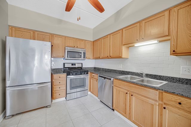 3451 N Carriageway Drive 305, Arlington Heights, IL 60004