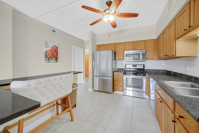 3451 N Carriageway Drive 305, Arlington Heights, IL 60004