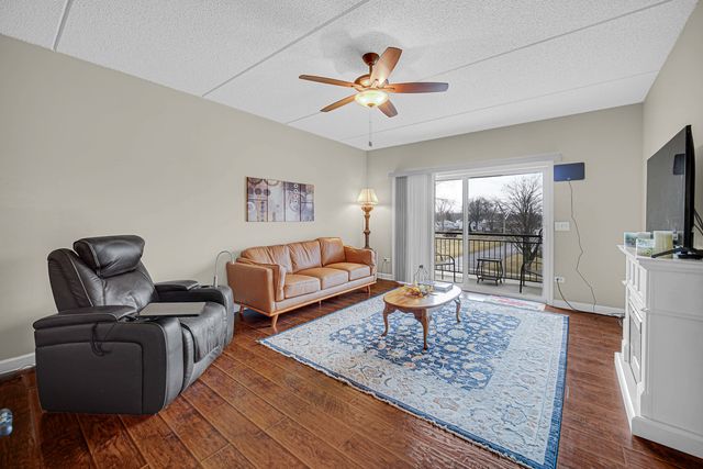 3451 N Carriageway Drive 305, Arlington Heights, IL 60004