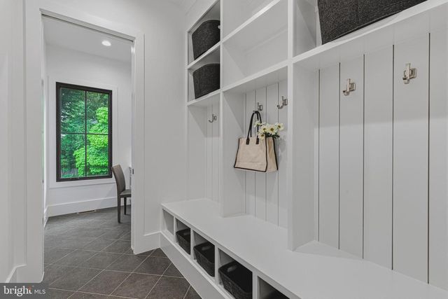 3815 N ABINGDON ST, Arlington, VA 22207