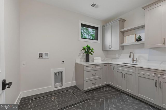 3815 N ABINGDON ST, Arlington, VA 22207