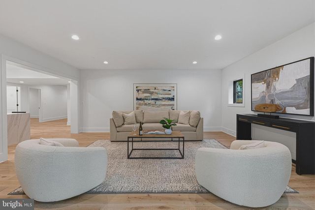 3815 N ABINGDON ST, Arlington, VA 22207