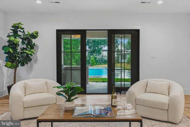 3815 N ABINGDON ST, Arlington, VA 22207