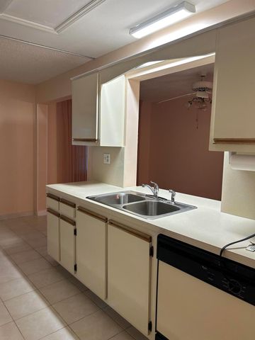 2003 SW 18th St Street, Boynton Beach, FL 33426