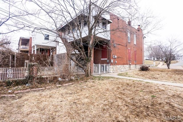 5427 S Broadway, St Louis, MO 63111