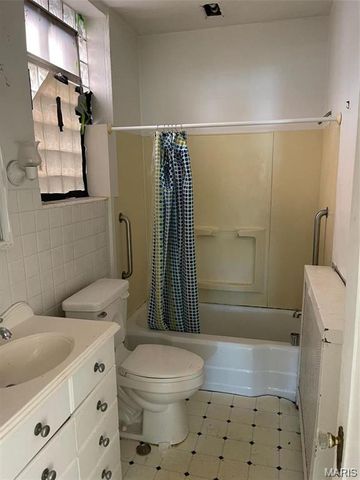 5427 S Broadway, St Louis, MO 63111