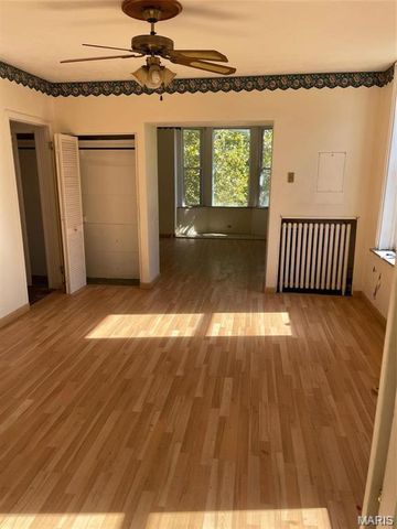 5427 S Broadway, St Louis, MO 63111