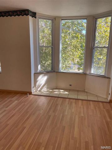 5427 S Broadway, St Louis, MO 63111