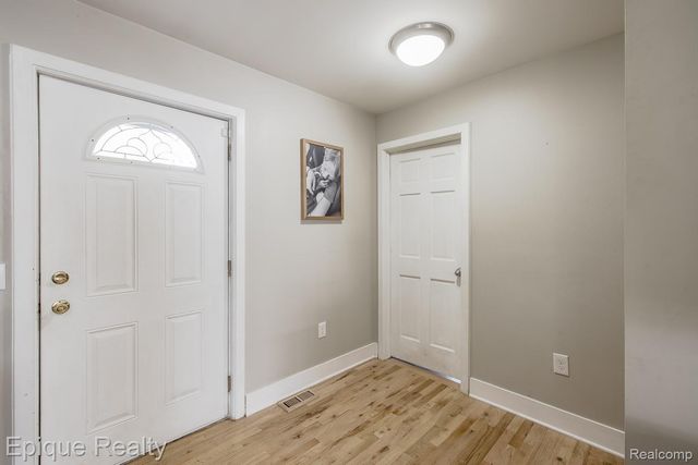 2999 Buckner Road, Lake Orion Village, MI 48362