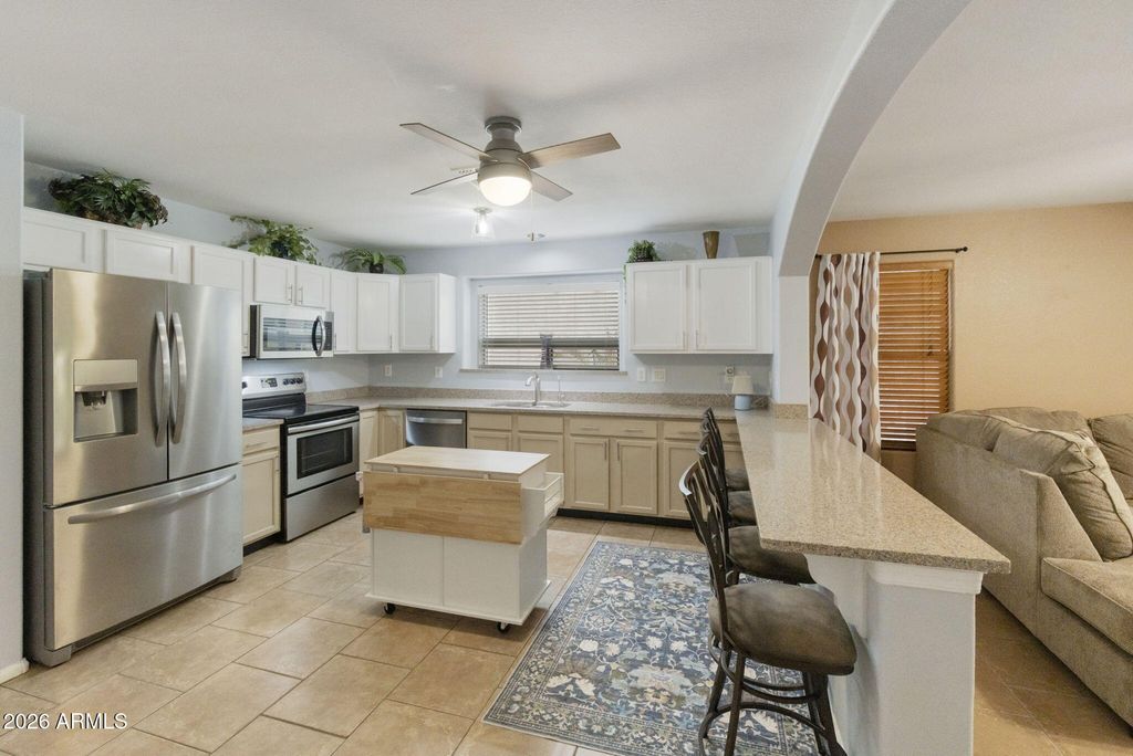 897 E MOUNTAIN VIEW Road, San Tan Valley, AZ 85143 — photo 3