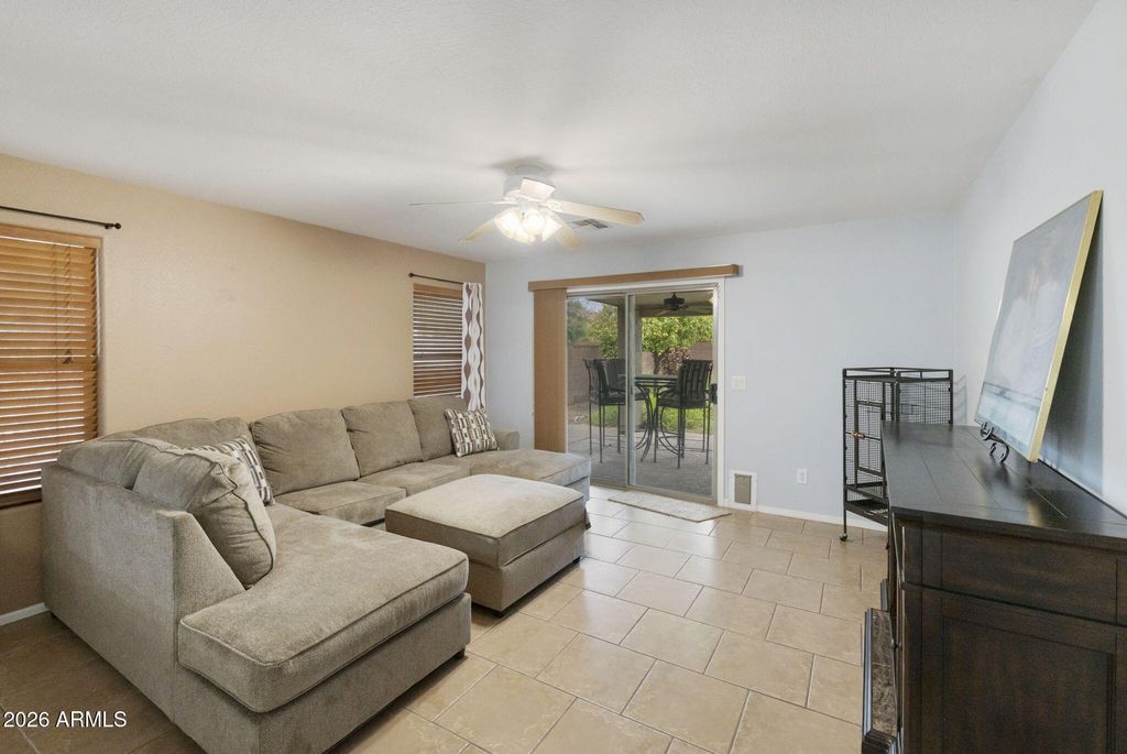 897 E MOUNTAIN VIEW Road, San Tan Valley, AZ 85143 — photo 4