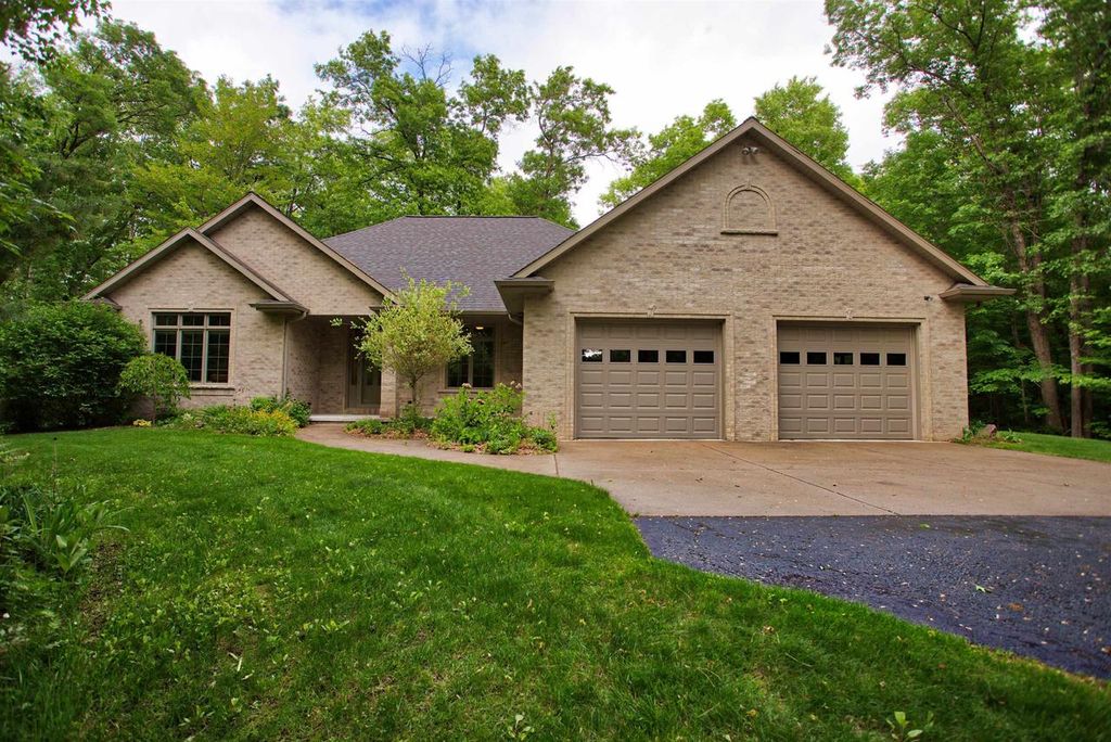 N3168 DEER HAVEN COURT, Peshtigo, WI 54157