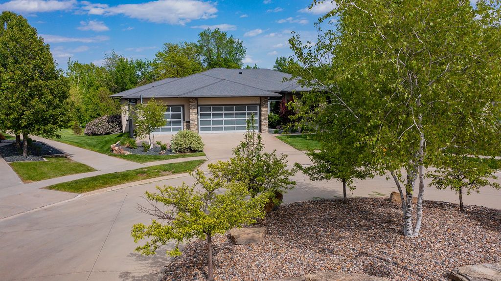 16102 Maple Drive, Urbandale, IA 50323