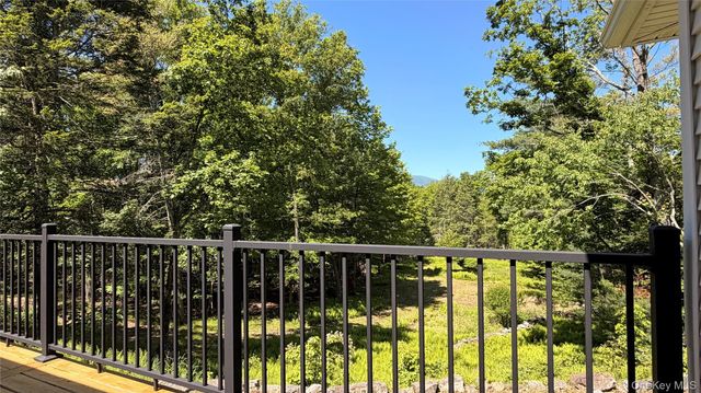 890 Lapla Road, Kingston, NY 12401