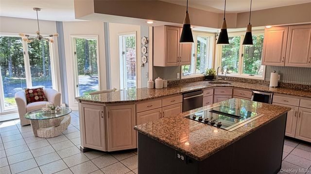 890 Lapla Road, Kingston, NY 12401