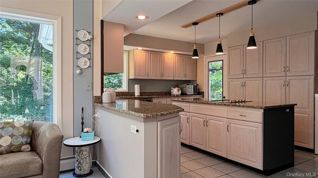 890 Lapla Road, Kingston, NY 12401