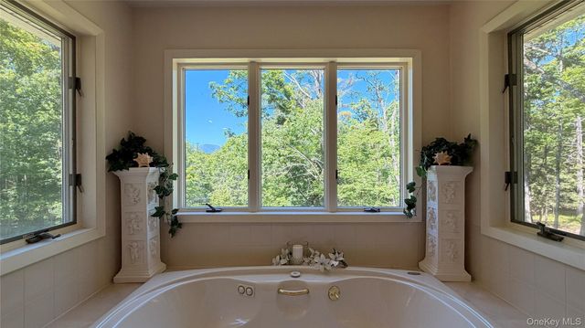 890 Lapla Road, Kingston, NY 12401