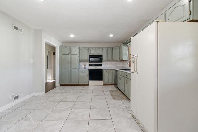 1157 Chateau Drive, West Plains, MO 65775