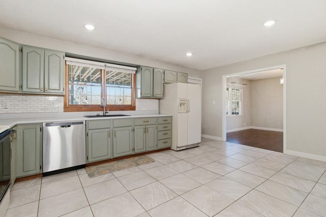 1157 Chateau Drive, West Plains, MO 65775